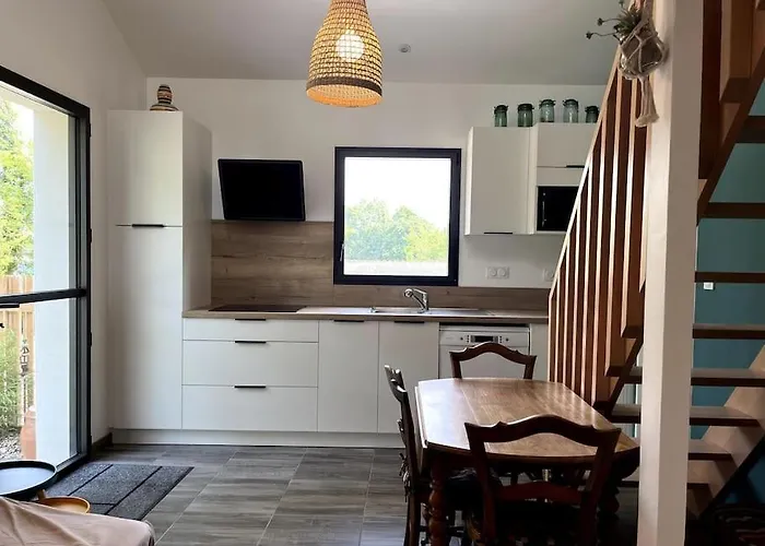 Jolie Studio Neuf Avec Mezzanine Dans Un Coin Paisible